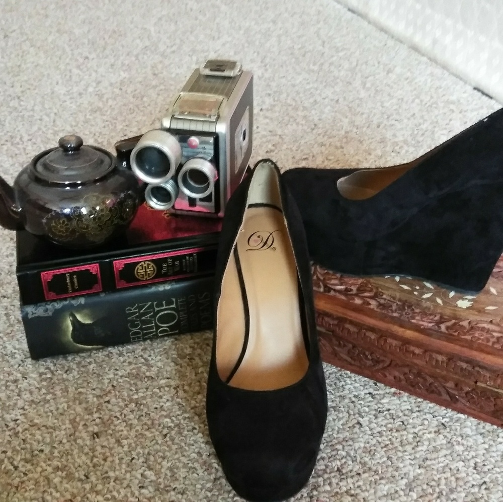 (9) Platform Elegant Black Suede Wedges
